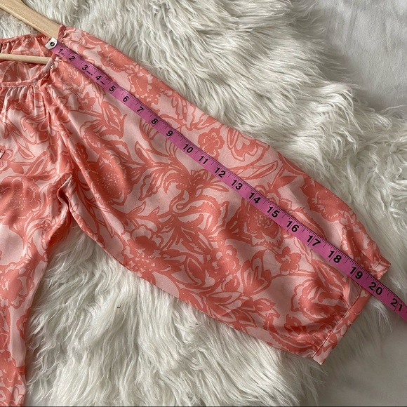 LOFT • Silky Pink and White Blouse - Picture 4 of 8